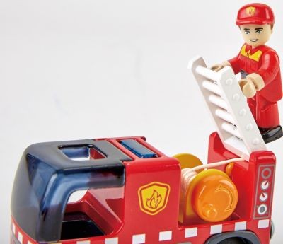 HAPE Feuerwehrauto mit Sirene Пожарная машина с сиреной