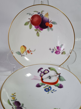Набор тарелок винтажных Meissen, белый фарфор с разноцветными фруктовыми мотивами, цветочным декором и позолотой, 2 шт х 14,5 x 3,5 см, Германия, 1930-40гг.