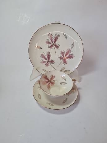 Чайное трио винтажное Schumann Arzberg с позолотой и красными цветами, ручная роспись, фарфор, Германия, 1960-70гг