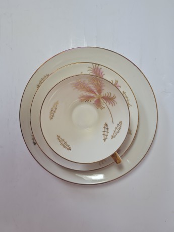 Чайное трио винтажное Schumann Arzberg с позолотой и красными цветами, ручная роспись, фарфор, Германия, 1960-70гг