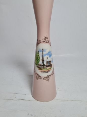 Ваза винтажная Rayreuth / Hellrosa Porzellan в розовых тонах с изображением Берлинской башни, фарфор, 17 см, Германия, 1960-70гг.