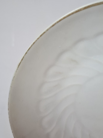 Белая фарфоровая тарелка с золотой каймой, 15 x 3 см, Германия, 1960-70гг.