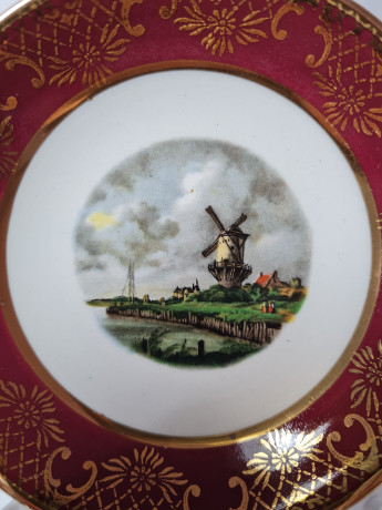 Royal Falcon Декоративные тарелки с позолотой по бордовому краю "Пейзажи", 3 шт х 10,5см, Англия