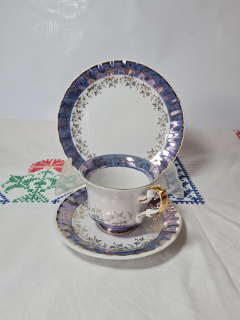Fena Porzellan Винтажное чайное трио с синей окантовкой и позолоченным цветочным узором, Германия, 1960-70гг.