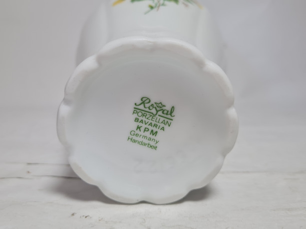 Ваза - кувшин винтажная Royal KPM Bavaria "Желтые цветы", ручная роспись, фарфор, 12 см, Германия, 1960-70гг.