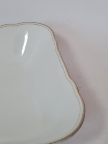 Сервировочное блюдо Bareuther Waldsassen Bavaria, белый фарфор с позолоченным ободком, 22,5 x 21 x 6 см, Германия, 1960-70гг.