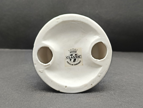 Статуэтка винтажная Classic "Клоун с шаром" в светлых тонах, ручная работа, фарфор, 14 х 7.5 см, Германия, 1960-70гг.