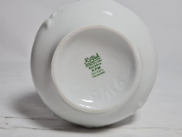 Ваза винтажная Royal KPM Bavaria белая, ручная работа, фарфор, 16 x 8 см, Германия, 1960-70гг.