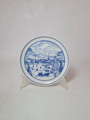 Тарелка декоративная винтажная Hutschenreuther, белый фарфор с рисунком в синих тонах &quot;На зимнем катке, 20 x 2,5 см, Германия, 1960-70гг.