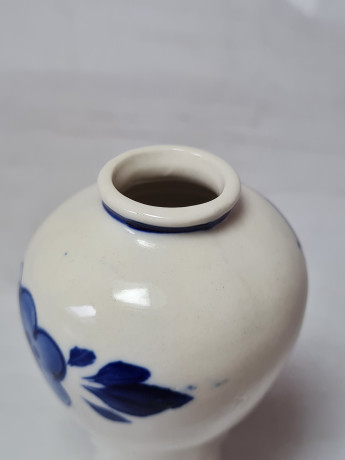 Delft Blue Holland Ваза с синим цветочным декором, ручная роспись, дельфтский фарфор, 9 x 5 см, Голландия, 1960-70гг.