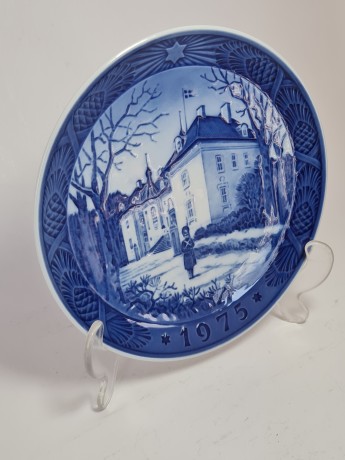Royal Copenhagen Декоративная тарелка "Зимний дом", фарфор, 18см, Дания, 1975г