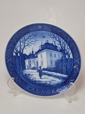 Royal Copenhagen Декоративная тарелка "Зимний дом", фарфор, 18см, Дания, 1975г