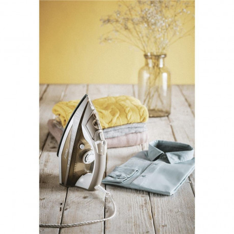 Camry Camry Dampfbugeleisen CR 5018, Bugeleisen mit Dampf, mit Keramiksohle, 3000 Watt, kabelgebunden  Паровой утюг Camry CR 5018, утюг с паром, с керамической подошвой, 3000 Вт, проводной