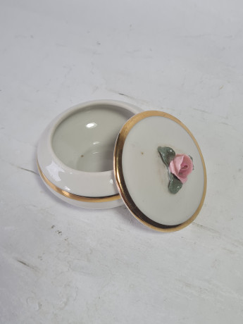 Шкатулка винтажная Bavaria / W.Germany с объемным декором в виде розовой розы, фарфор, 7 х 5 см, Германия, 1960-70гг.