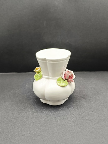 Ваза винтажная малая с объемной розой, керамика, 8 х 9 см, Италия, 1960-70гг.