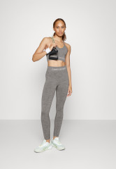 Tommy Hilfiger ESSENTIALS LOW SEAMLESS  Light support sports bra light grey  ESSENTIALS LOW SEAMLESS — Спортивный бюстгальтер с легкой поддержкой светло-серый