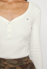 Tommy Hilfiger SLIM HENLEY  Long sleeved top ecru SLIM HENLEY Топ с длинными рукавами экрю
