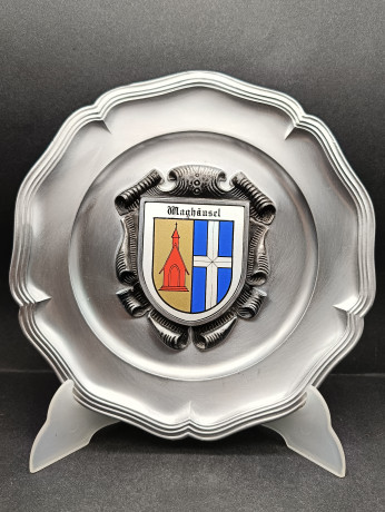 Тарелка декоративная винтажная "Герб города Вагхойзель" / Серия "Геральдика", яркий декор, олово (95%), 23 см, Германия, 1970-80гг.