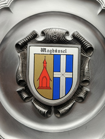 Тарелка декоративная винтажная "Герб города Вагхойзель" / Серия "Геральдика", яркий декор, олово (95%), 23 см, Германия, 1970-80гг.