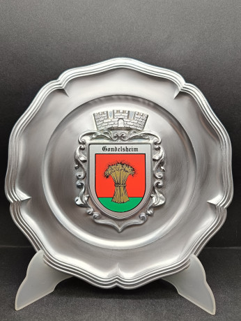 Тарелка декоративная винтажная "Герб общины Гондельсхайм" / Серия "Геральдика", яркий декор, олово (95%), 23 см, Германия, 1970-80гг.