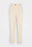 Tommy Hilfiger TAPERED PANT Trousers classic beige ЗАЖИМНЫЕ БРЮКИ Брюки классический бежевый