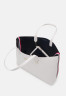 Tommy Hilfiger ICONIC TOTE SET Tote bag bright white ICONIC TOTE SET Сумка-тоут ярко-белый